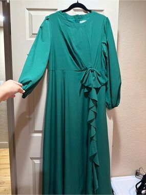 Elegant Green Ruffle-Detail Long Sleeve Dress